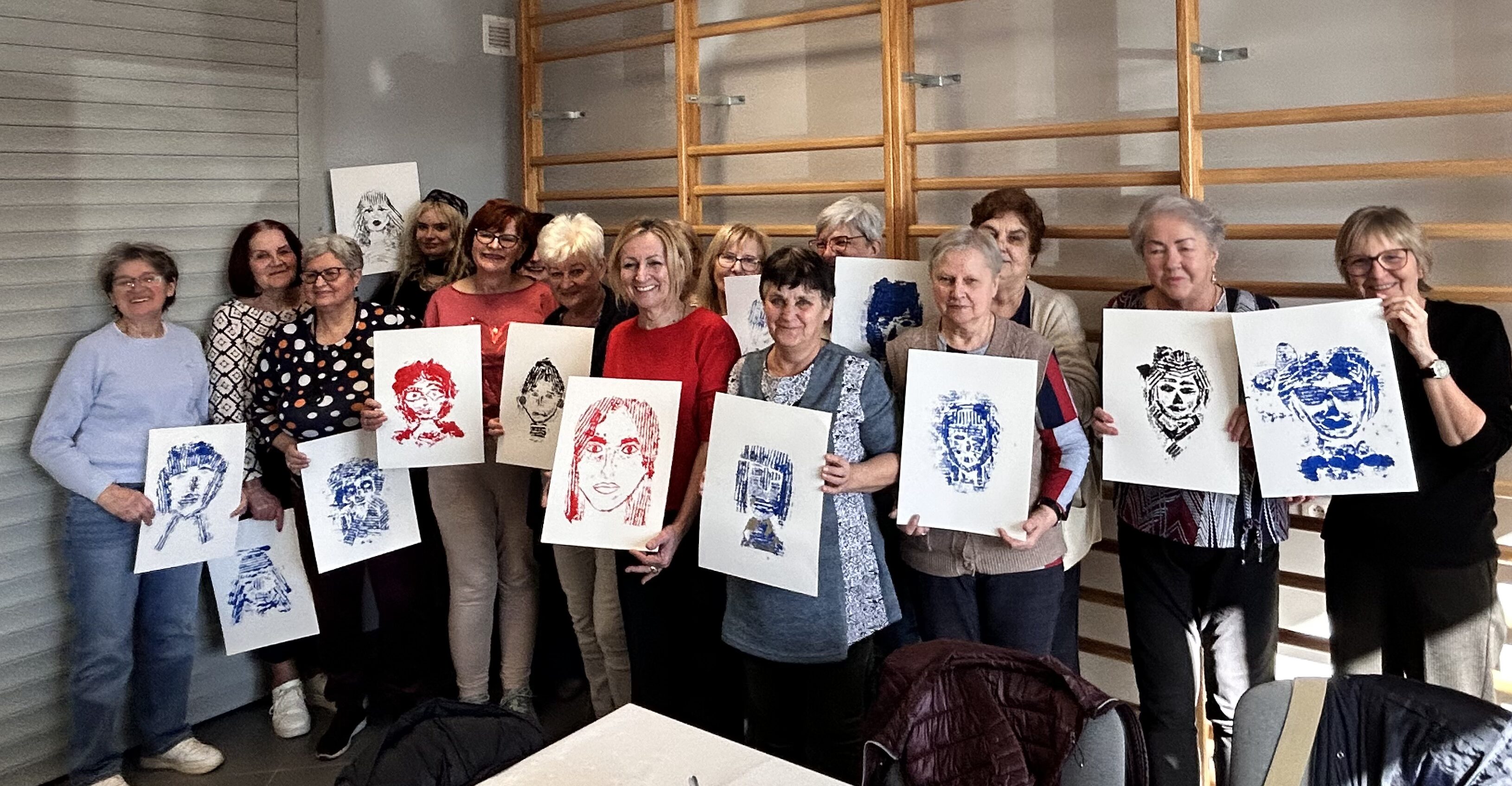 Projekt "Kolorowe życie" Mrocza - zdjęcie grupowe z zajęć.